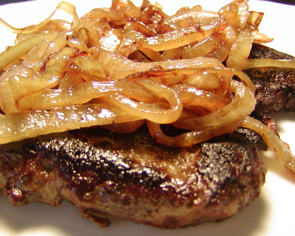 Receita de Bife de fígado acebolado