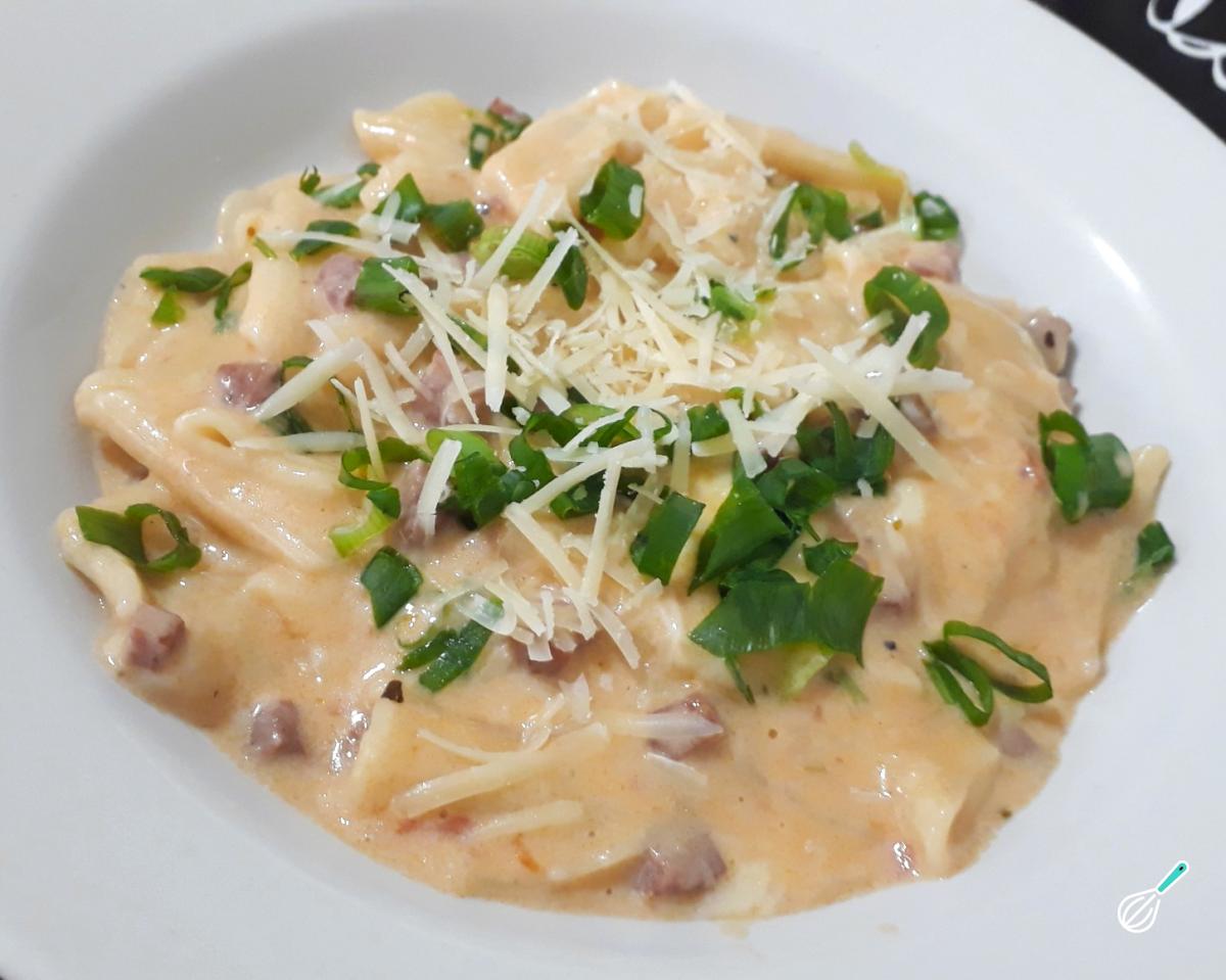 Receita de Macarrão cremoso com calabresa
