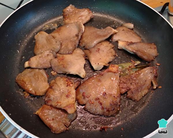 Receita de Estrogonofe de cogumelo com creme de leite - Passo 3