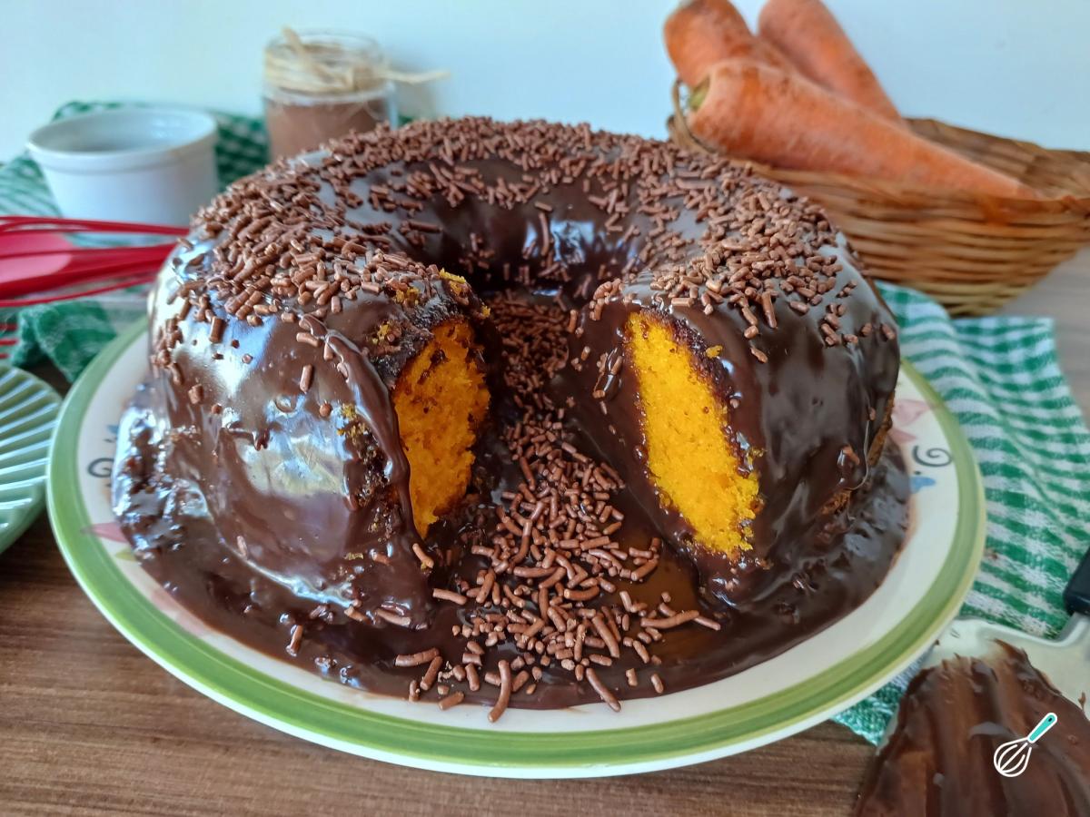 Receita de Bolo de cenoura vulcão