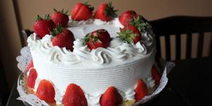 Bolo de morango com chantilly da Palmirinha