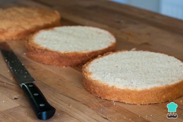 Receita de Bolo de morango com chantilly da Palmirinha - Passo 4