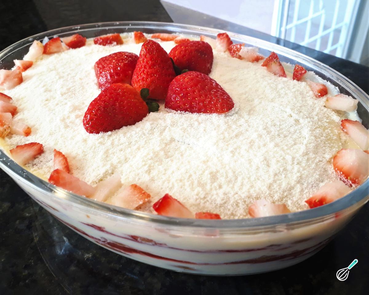 Receita de Pavê de leite Ninho com morango