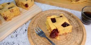 Receita de Bolo cremoso de milho com goiabada