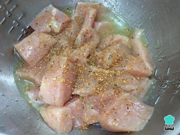 Receita de Espetinho de frango com limão - Passo 2