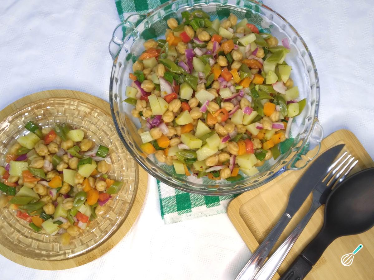 Receita de Salada de grão de bico com legumes