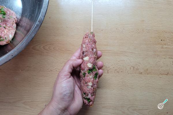 Receita de Espetinho de kafta - Passo 8