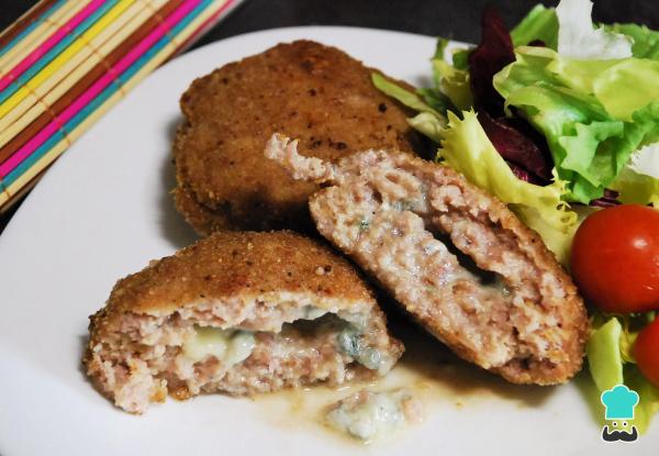 Receita de Hambúrguer recheado com queijo azul