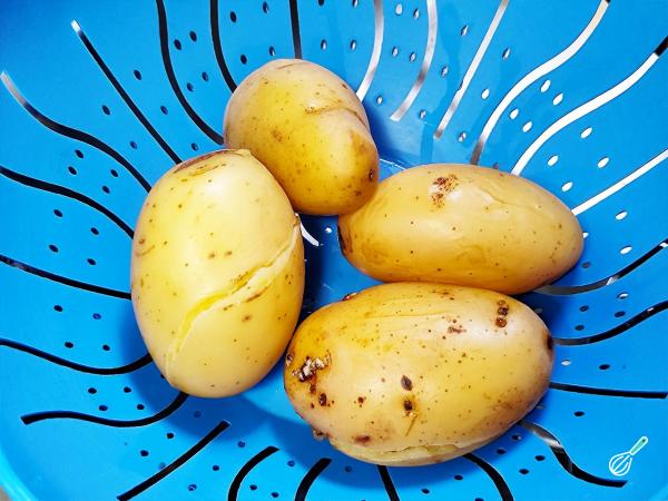 Receita de Bolinhas de batata com queijo - Passo 1