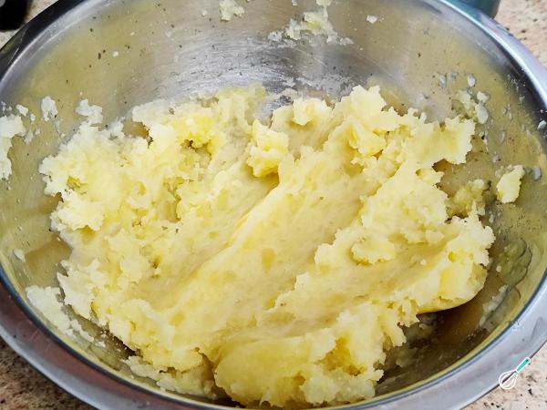 Receita de Bolinhas de batata com queijo - Passo 2