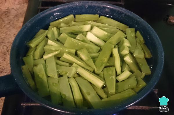 Receita de Nopal em molho de tomate - Passo 2