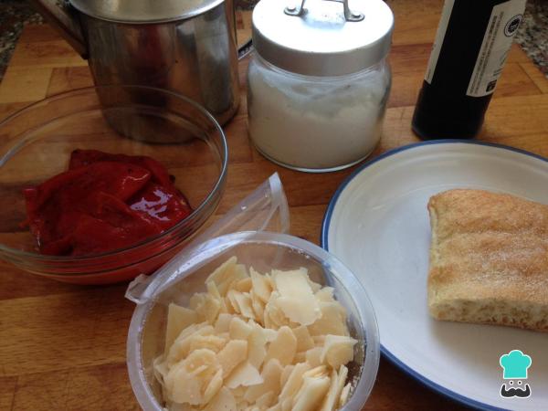 Receita de Bruschetta de pimentão vermelho - Passo 1