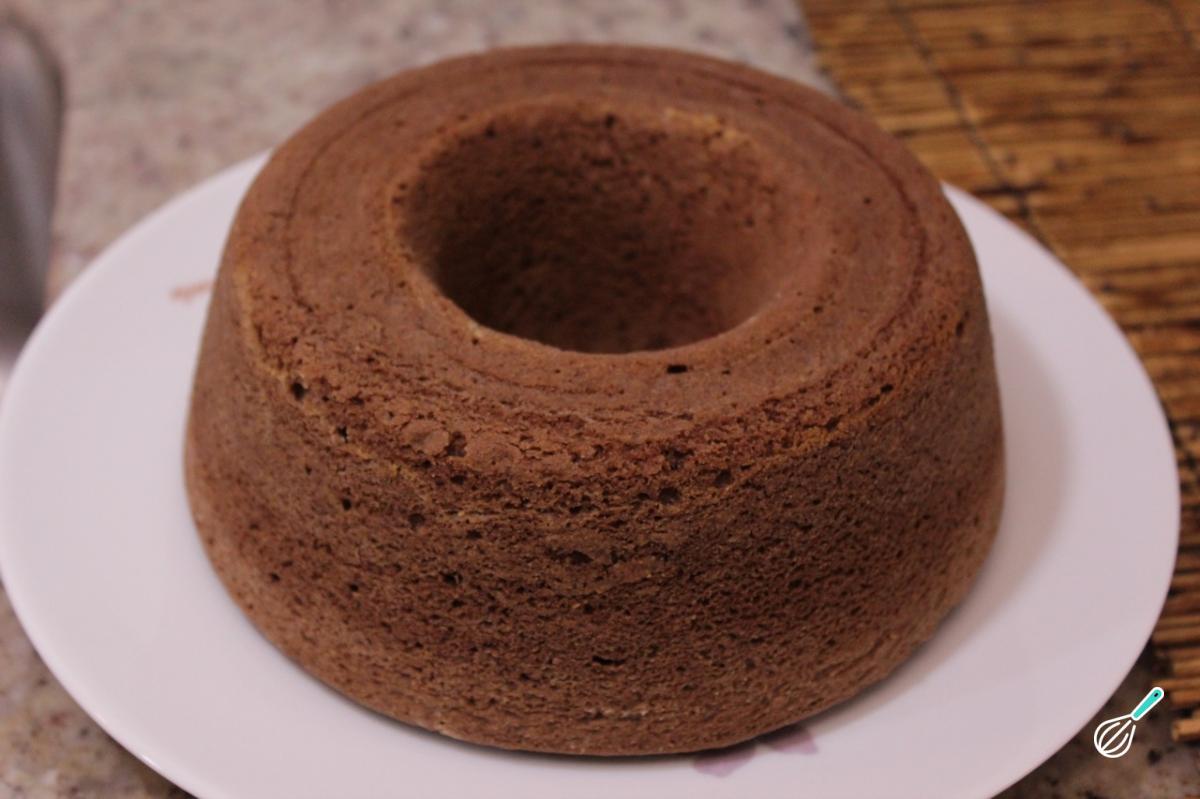Receita de Bolo de chocolate simples e fofo