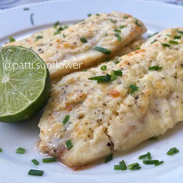 Tilápia com crosta de parmesão - PRONTA EM 10 MINUTOS!