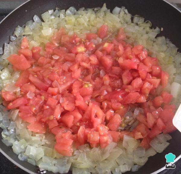 Receita de Empanada galega redonda de atum - Passo 3