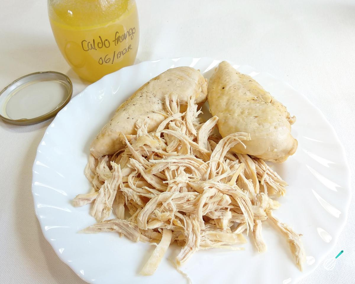 Como fazer um frango cozido bem gostoso