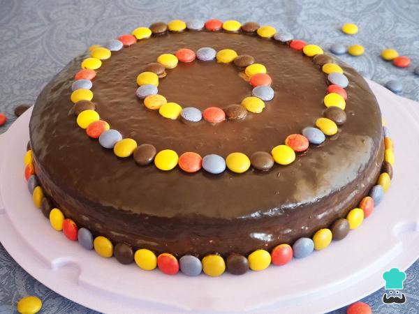 Receita de Bolo de chocolate recheado para aniversário infantil