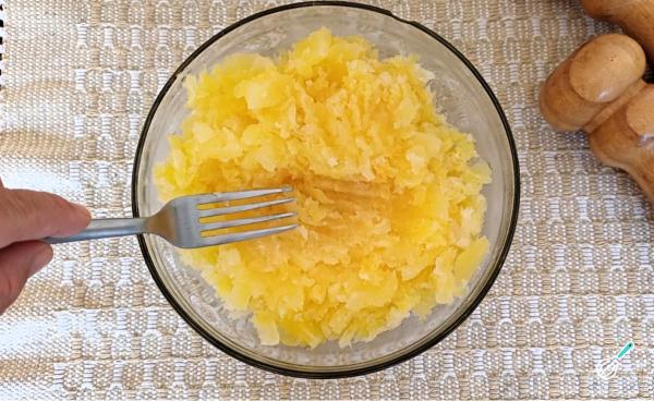 Receita de Escondidinho de mandioca com calabresa - Passo 4