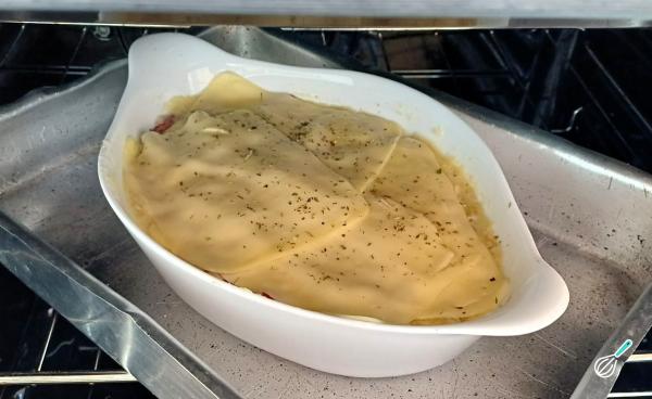 Receita de Escondidinho de mandioca com calabresa - Passo 10