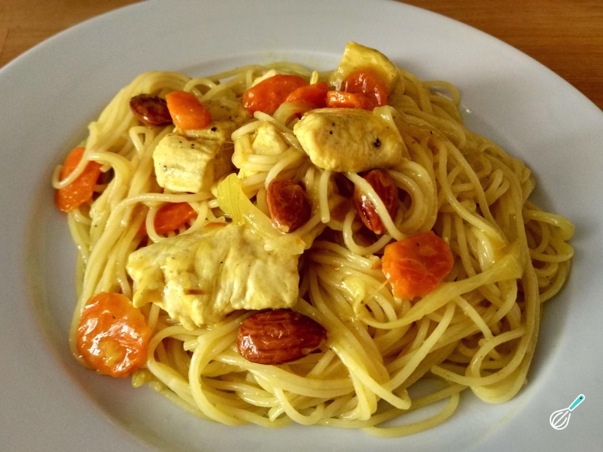 Receita de Espaguete com frango ao molho curry
