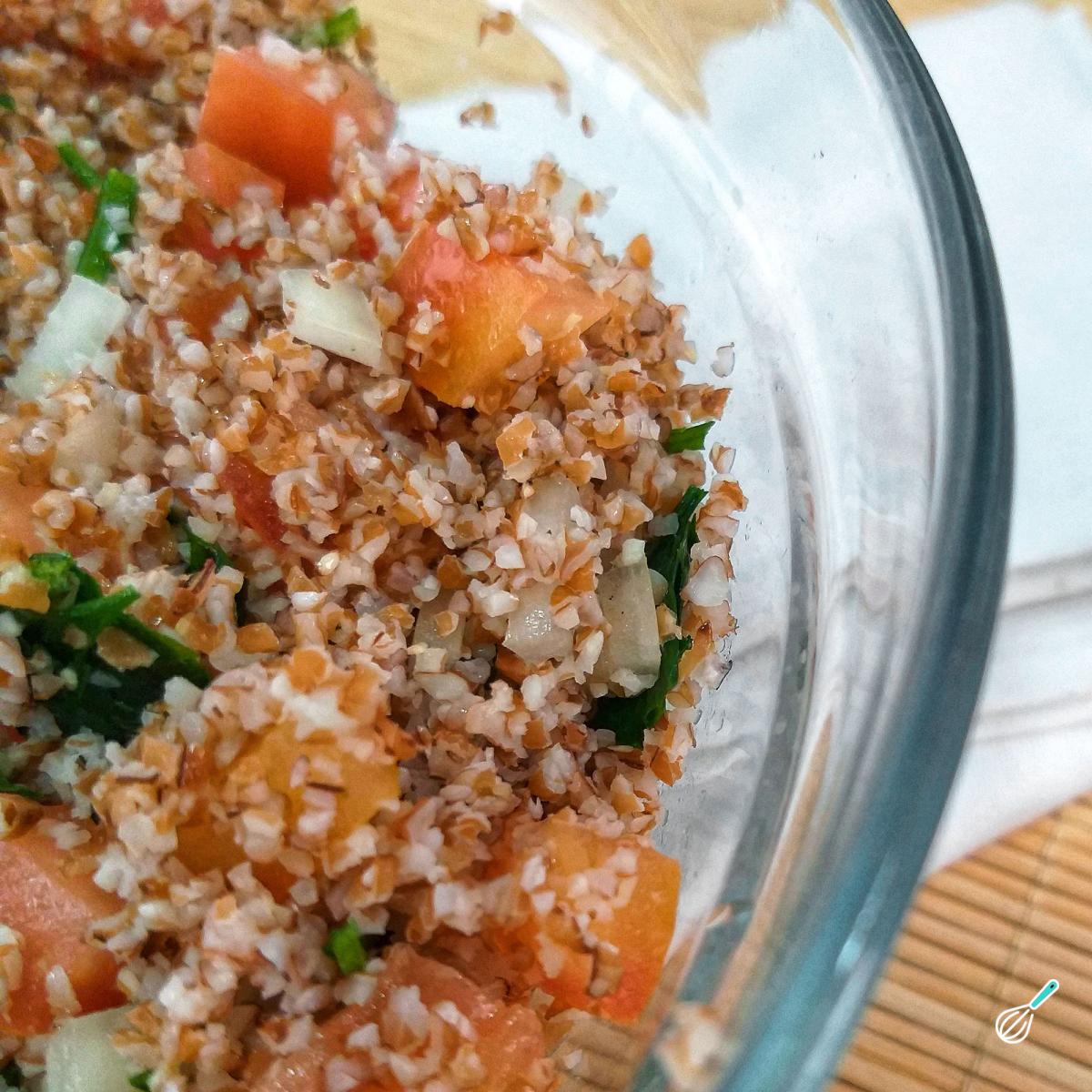 Receita de Salada com farinha de quibe