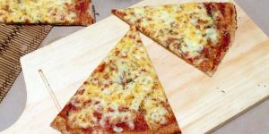 Pizza vegetariana com queijo
