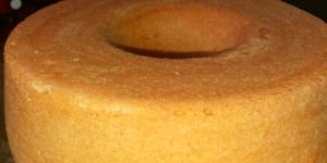 Bolo de cenoura simples de liquidificador