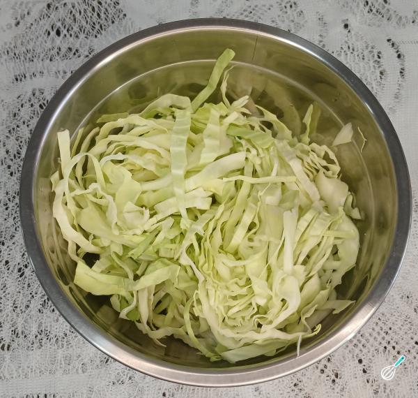 Receita de Salada de repolho com tomate - Passo 4