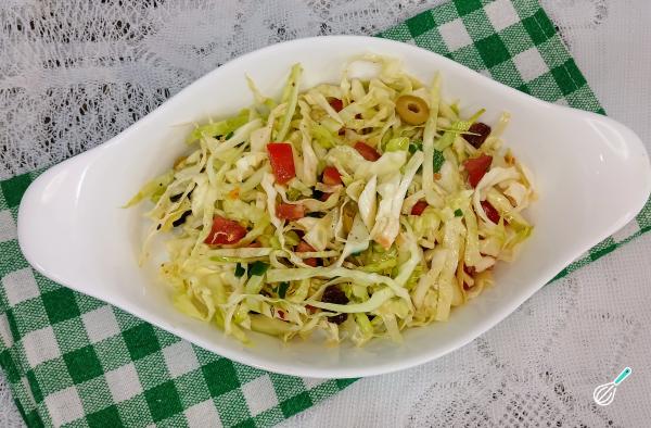 Receita de Salada de repolho com tomate - Passo 8