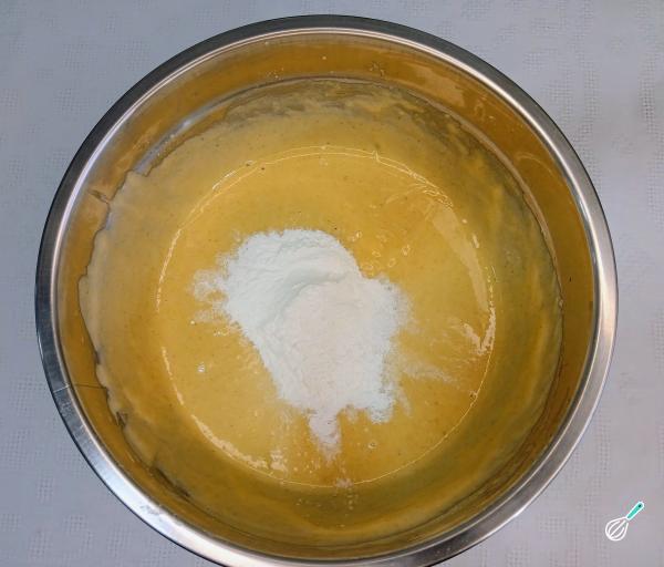 Receita de Bolo de iogurte fofinho e úmido - Passo 5