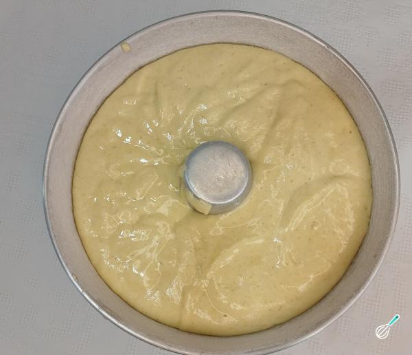 Receita de Bolo de iogurte fofinho e úmido - Passo 6