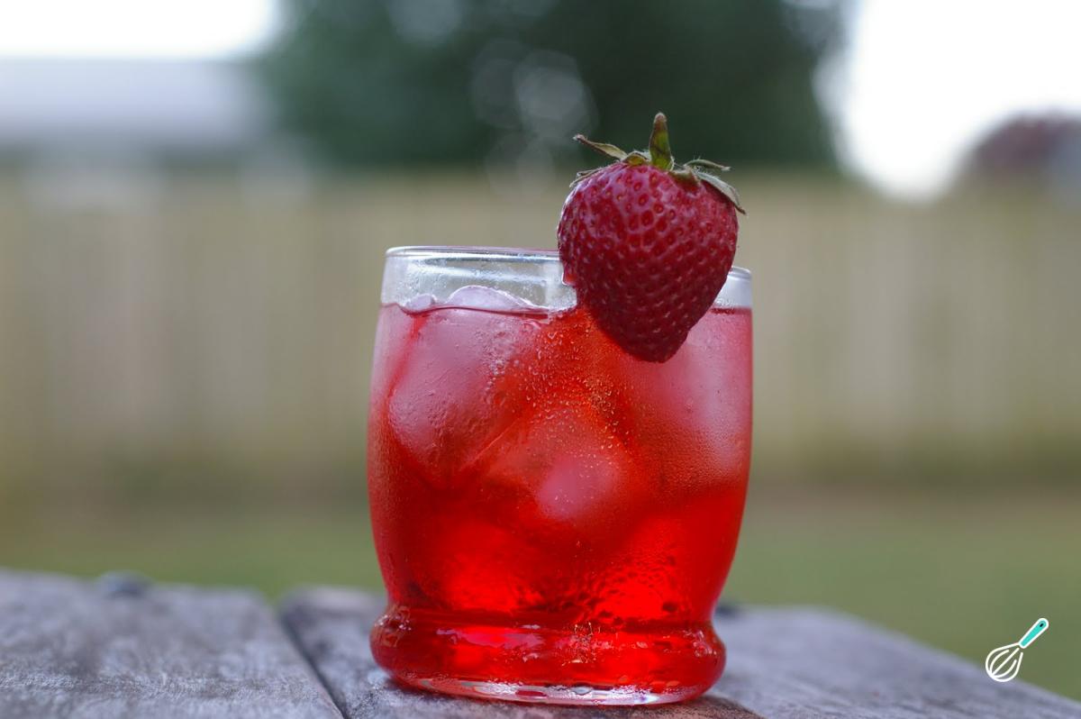 Chá de morango caseiro