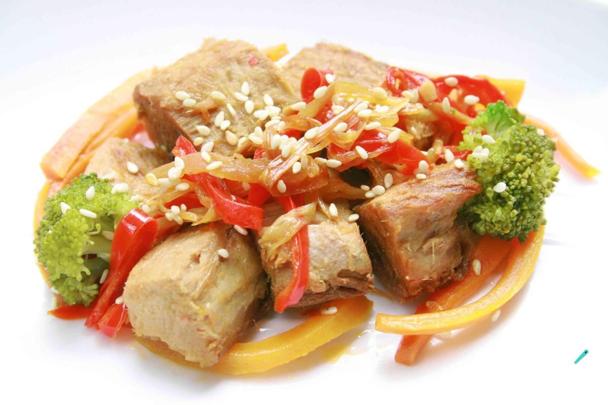 Receita de Atum salteado com legumes