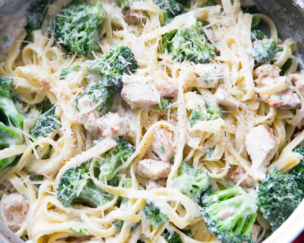 Receita de Macarrão com brócolis e bacon e creme de leite