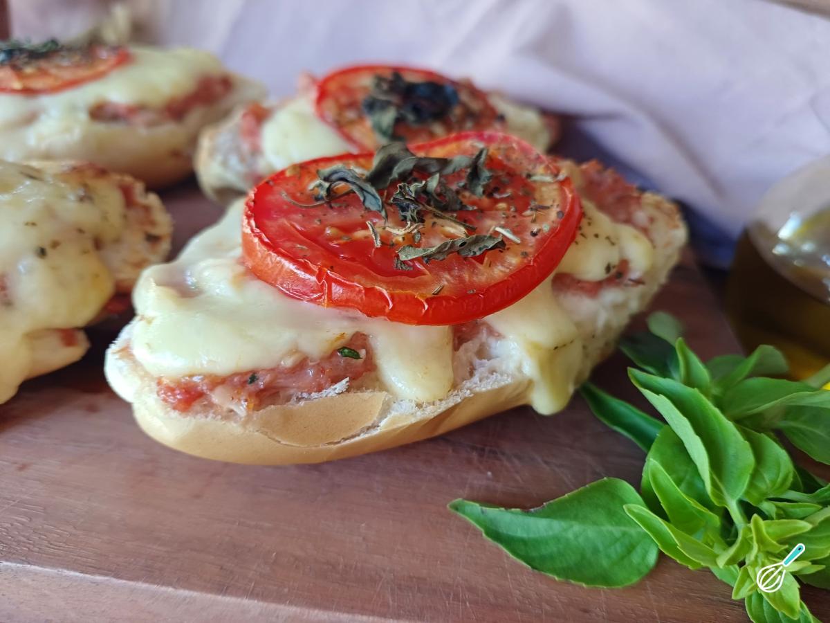 Receita de Pão com linguiça e queijo