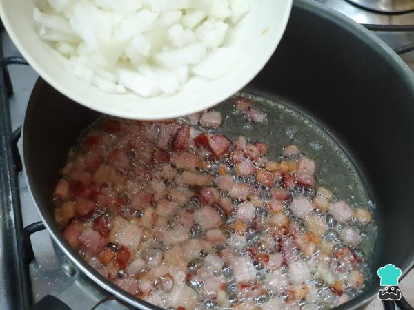 Receita de Farofa de pinhão com bacon e carne moída - Passo 2