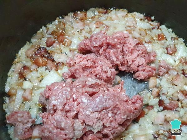 Receita de Farofa de pinhão com bacon e carne moída - Passo 3