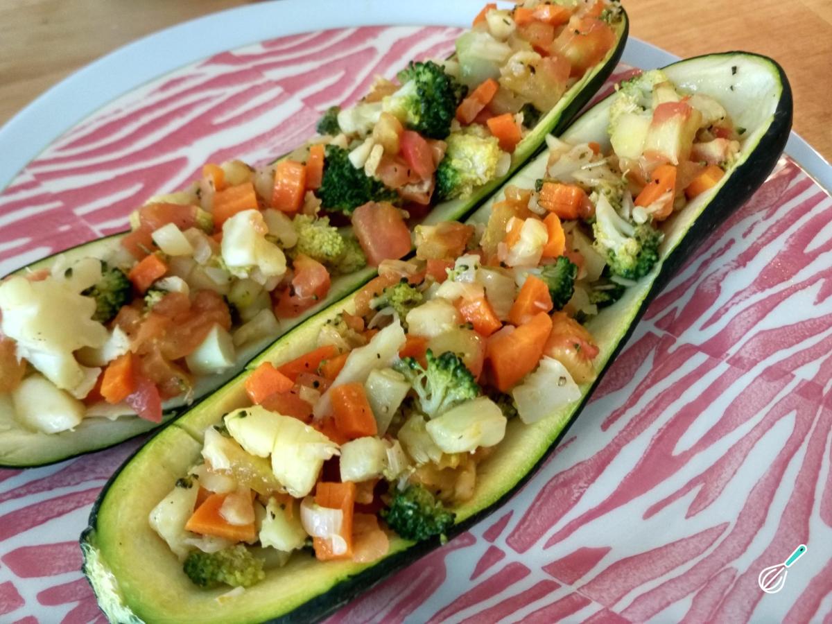 Receita de Abobrinha recheada com legumes