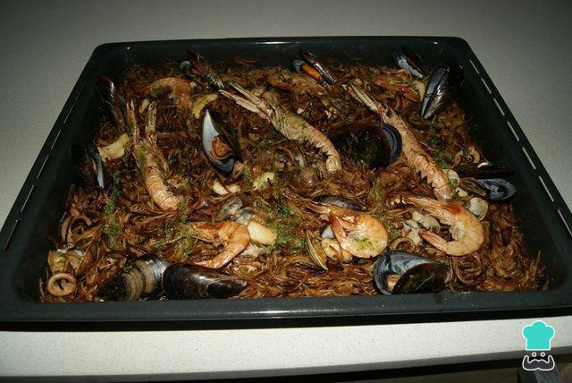 Fideuá: receita típica espanhola parecida com a paella - Casa Vogue