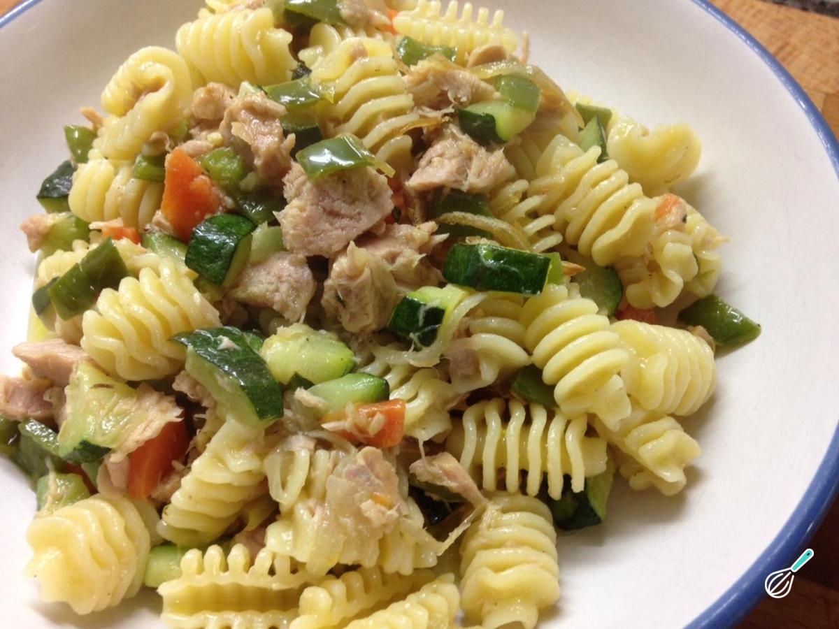 Receita de Fusilli com atum e legumes