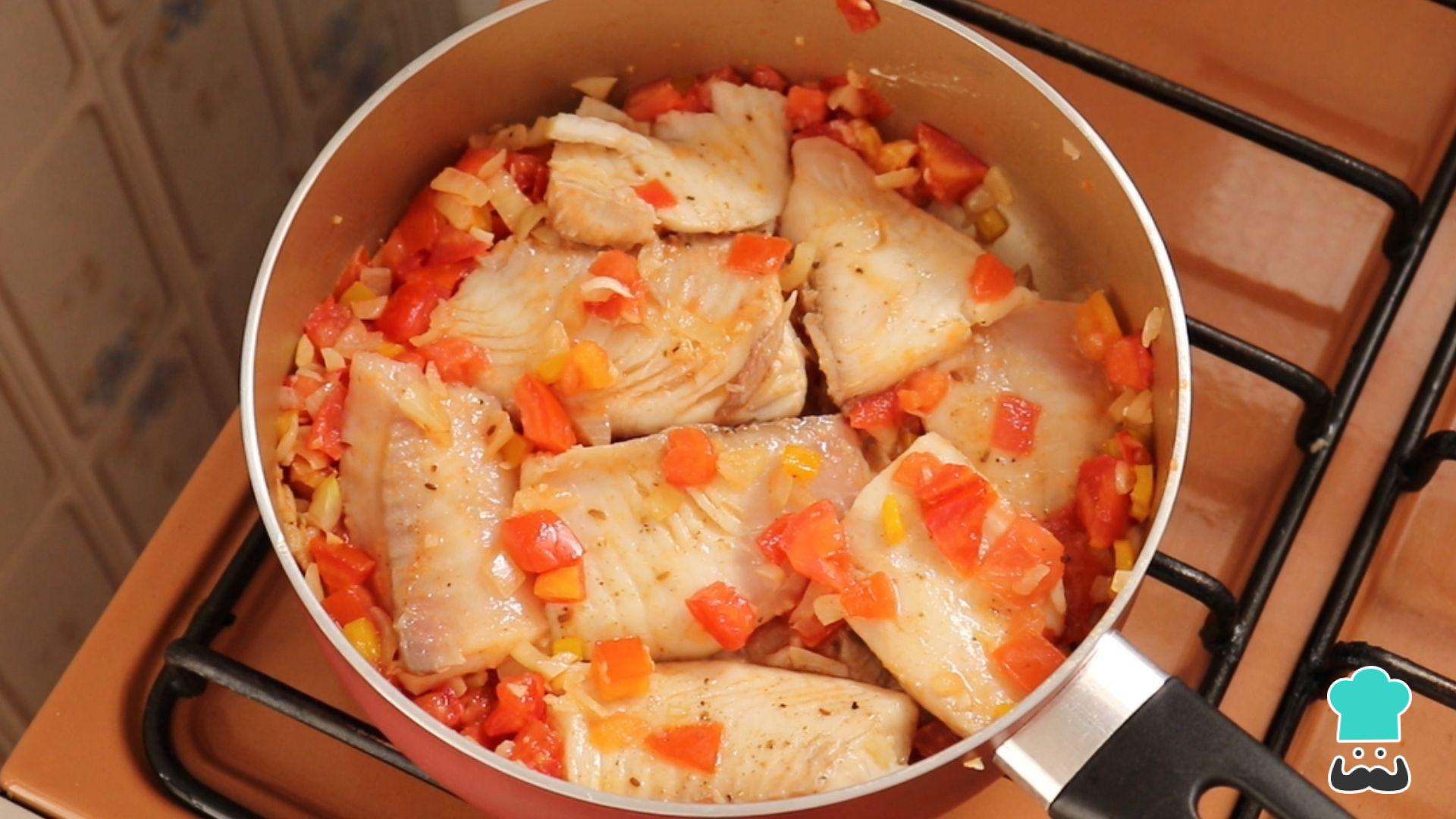 Filé de tilápia ao molho com creme de leite pronto em 30 minutos