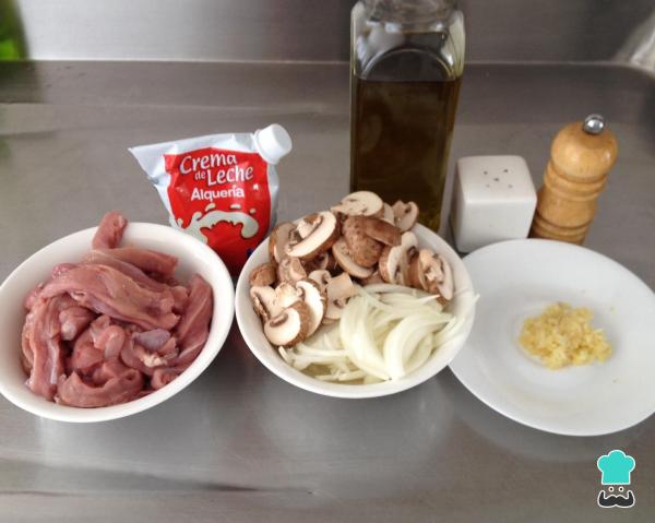 Receita de Strogonoff de carne - Passo 1