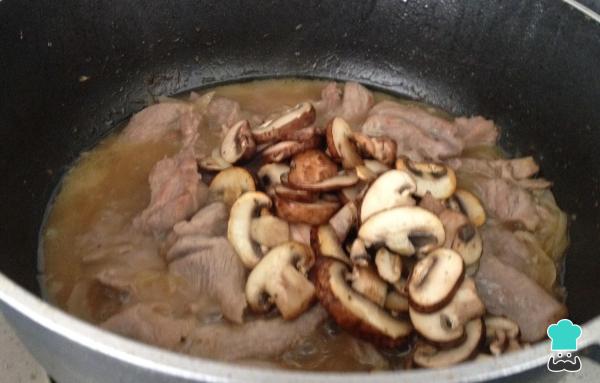 Receita de Strogonoff de carne - Passo 6