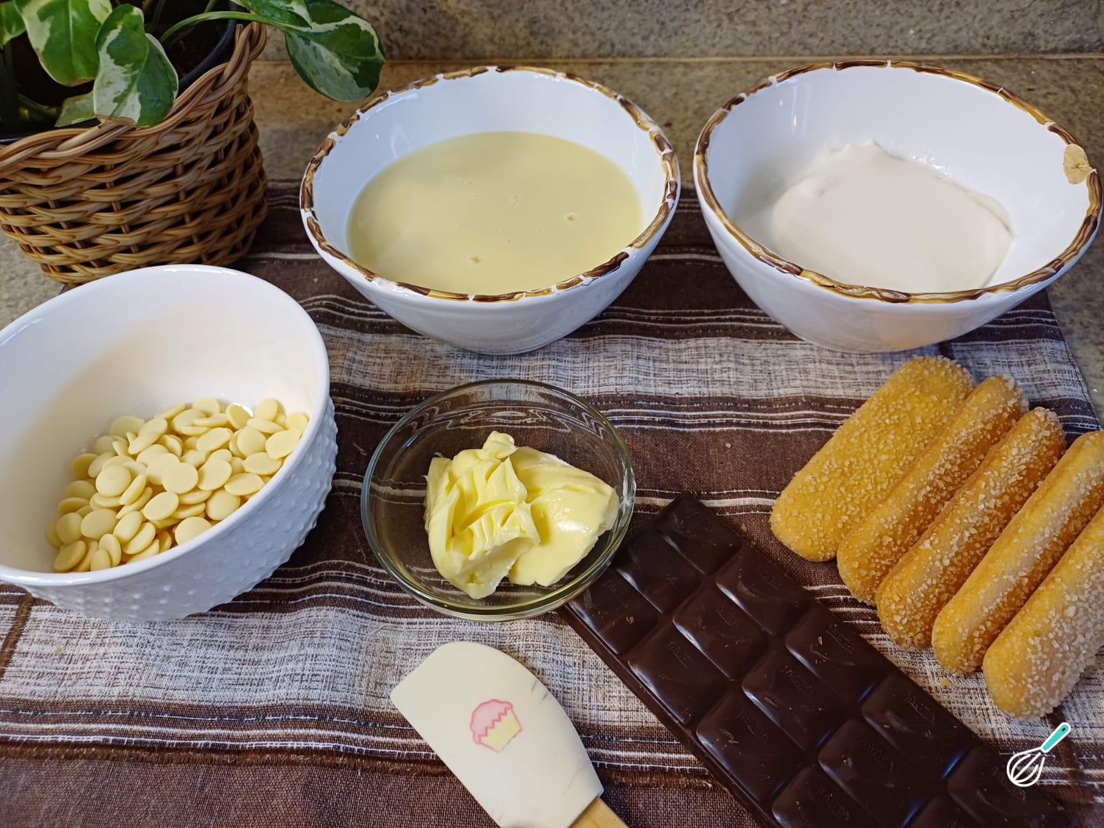 Pavê de chocolate branco e preto: delicioso e cremoso