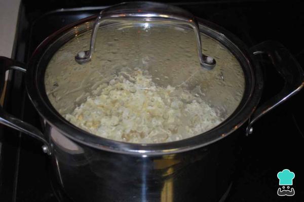 Receita de Pipoca de leite ninho - Passo 3