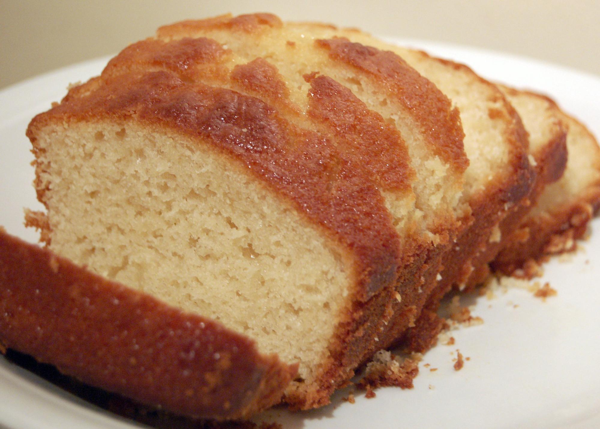 Bolo de trigo com maizena, simples e muito fofinho! Receita por