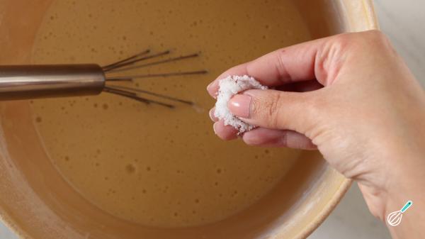 Receita de Bolo de leite quente fofinho - Passo 7