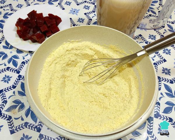 Receita de Bolo de fubá fofinho com goiabada - Passo 3