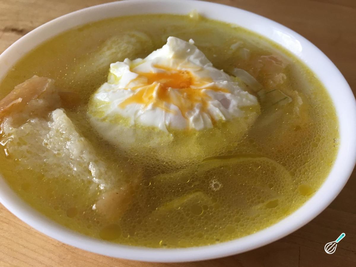 Receita de Sopa de cebola com ovo pochê
