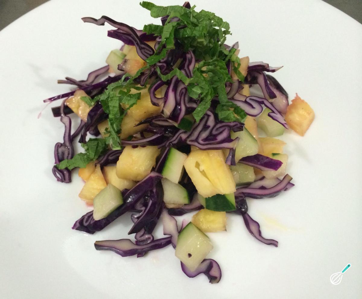 Receita de Salada de repolho roxo com abacaxi